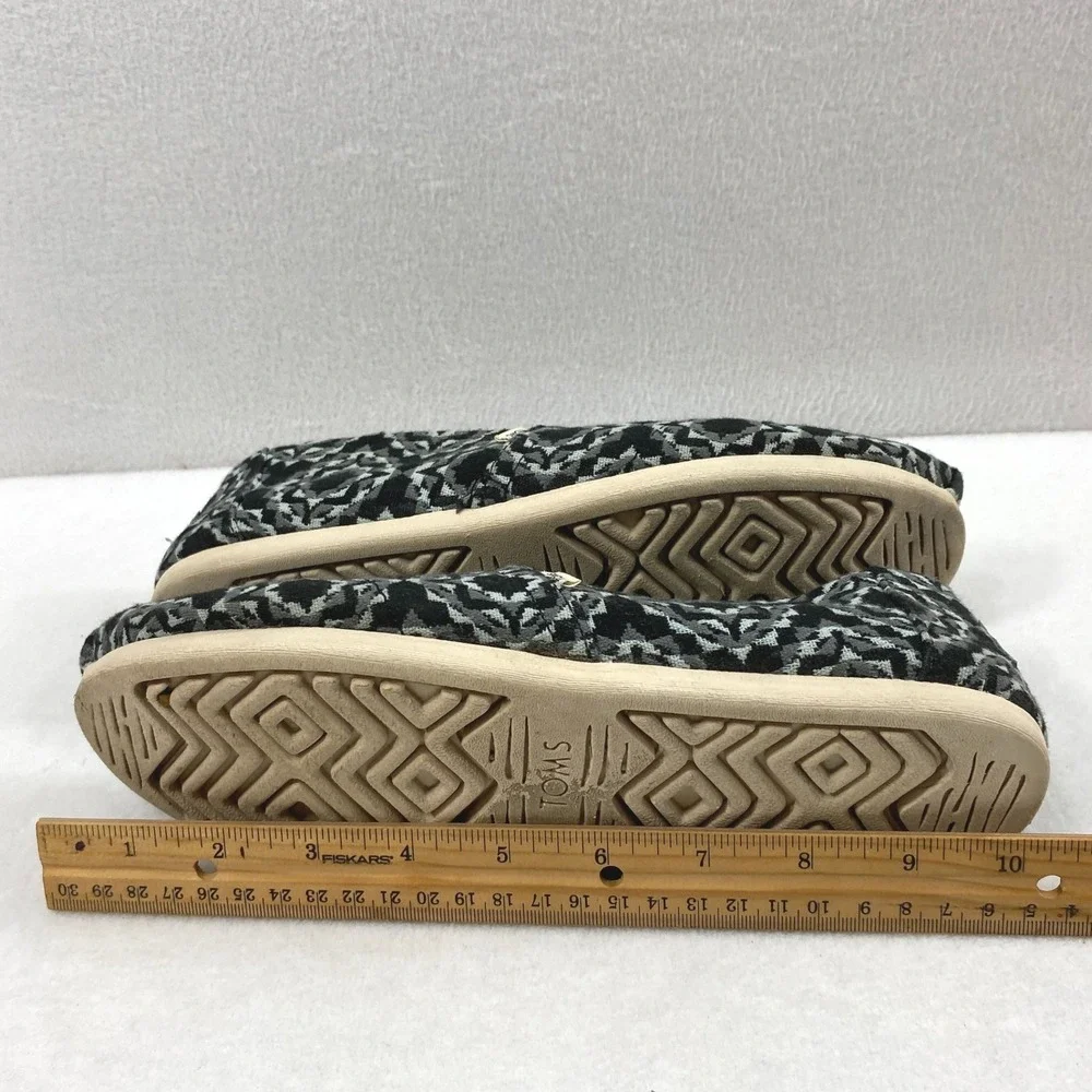 TOMS Slip On‎ Flats Womens Size  9.5 Grey Black Geometric Medallion Tapestry
